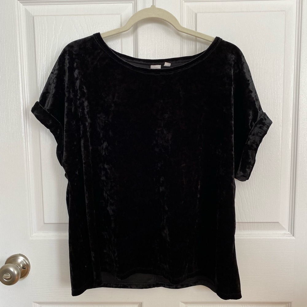 GAP black crushed velvet top in size XL